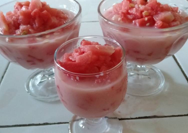 Resep Es semangka susu simple yang Sempurna