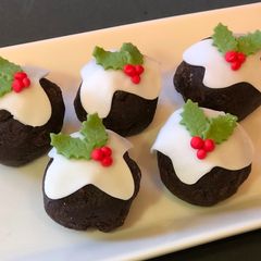 A picture of Mini Christmas Pudding Truffles.