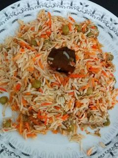 लेयर्ड मटर पुलाओ (Layered Matar Pulav recipe in hindi) रेसिपी मुख्य फोटो