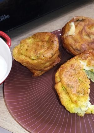 Una foto de Muffins courgette con queso de cabra o jamón. ❤️