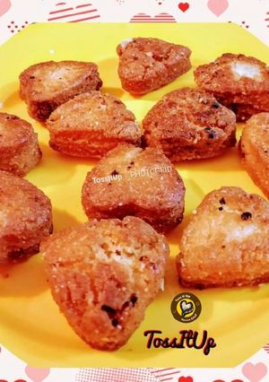 A picture of Meethi tikiya/ meetha khasta/ meethi khajurein.