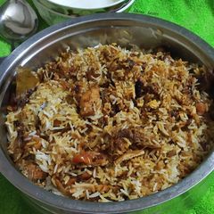 A picture of Hyderabadi chicken biryani.