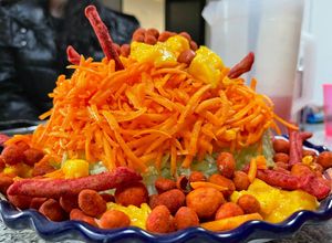 Una foto de Rosca de verduras con chamoy