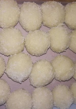 A picture of Khoya ke Homemade Ladoo.