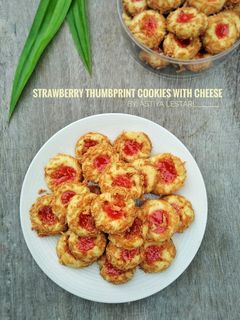 Foto resep Strawberry Thumbprint Cookies With Cheese