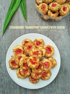 Foto resep Strawberry Thumbprint Cookies With Cheese