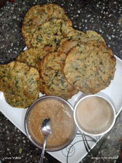 मेथी अजवाइन पूरी (methi ajwain poori recipe in Hindi) रेसिपी मुख्य फोटो