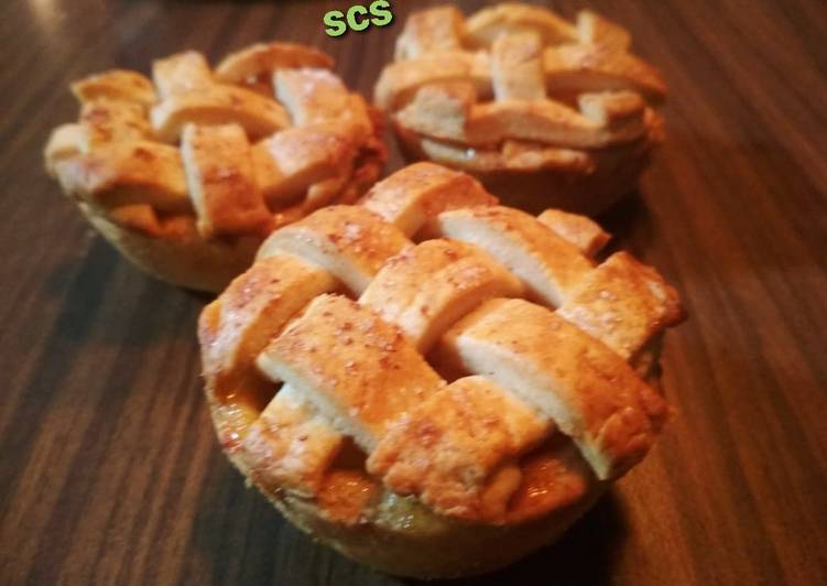Mini apple cinnamon pies