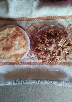 A picture of Halwa puri.