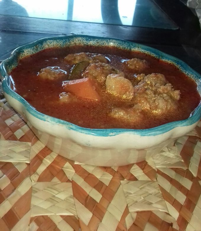 Una foto de Albóndigas con caldillo y chipotle