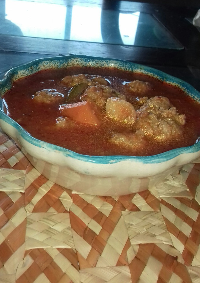 Una foto de Albóndigas con caldillo y chipotle
