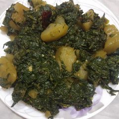 A picture of Aloo palak ki bhujiya.