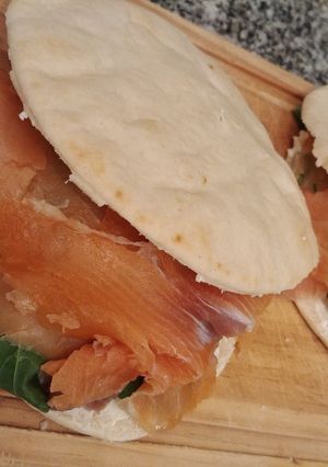 Una foto de Sándwich de salmón 🍣