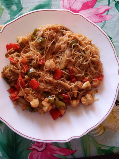Una foto de Spaghettis chinos con gambas