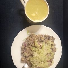 A picture of Mokiomo - njahi with steamed cabbage and bone soup.