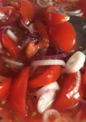 Hideg paradicsomsaláta ahogy Én szeretem🍅🧅 recept fotója