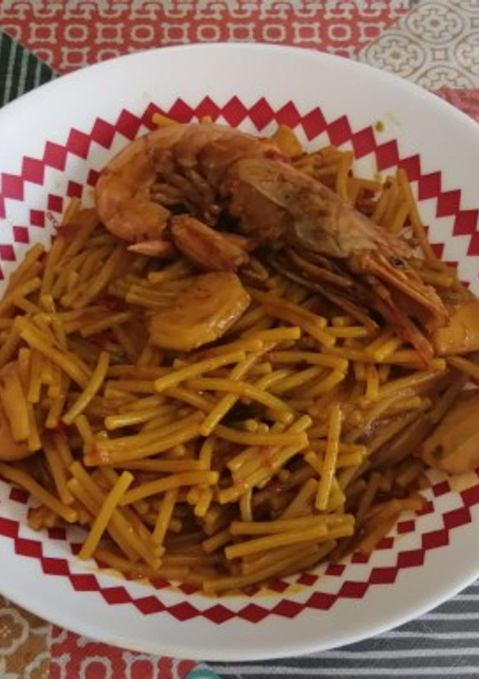 Una foto de 🦐 Fideuá