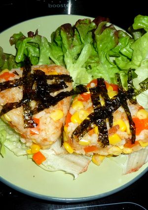 吃剩壽司醋飯大變身－黃金三角飯糰 的食譜成品照片
