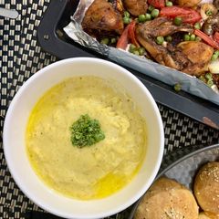Chessy buttery Mashed potatoes 🥔 A picture of Chessy buttery Mashed potatoes 🥔.