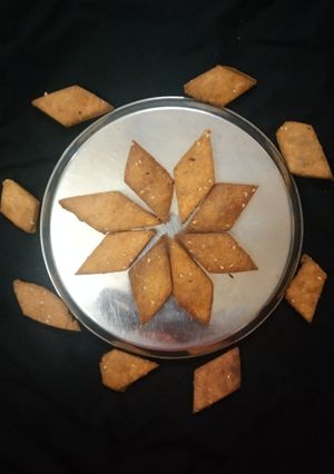 ખુરમી (Khurmi Recipe In Gujarati) રેસીપી મુખ્ય ફોટો