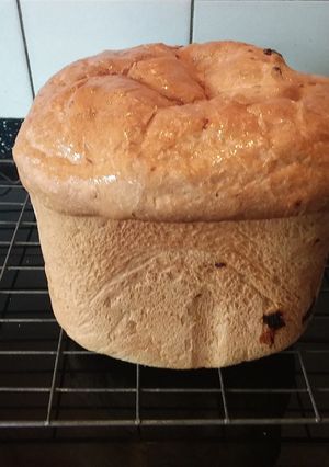 A picture of Sultana loaf (bread machine).