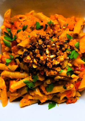 Una foto de Pasta con calabaza y muddica