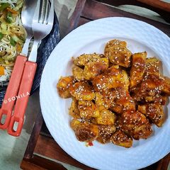 A picture of Orange chicken.