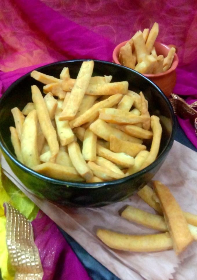 खस्ता निमकी (Khasta Nimki Recipe In Hindi) रेसिपी मुख्य फोटो