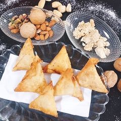 A picture of Meethe samose.