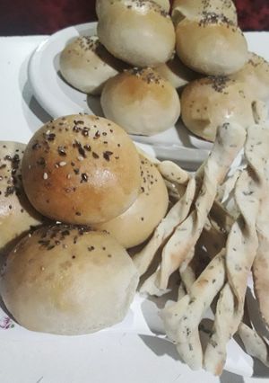 Una foto de Panes y bastoncitos saborizados😋😋