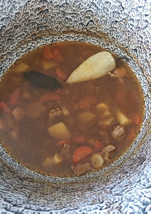 Bográcsban főtt gulyásleves recept fotója