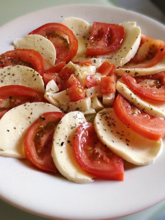 Una foto de Ensalada caprese sencilla
