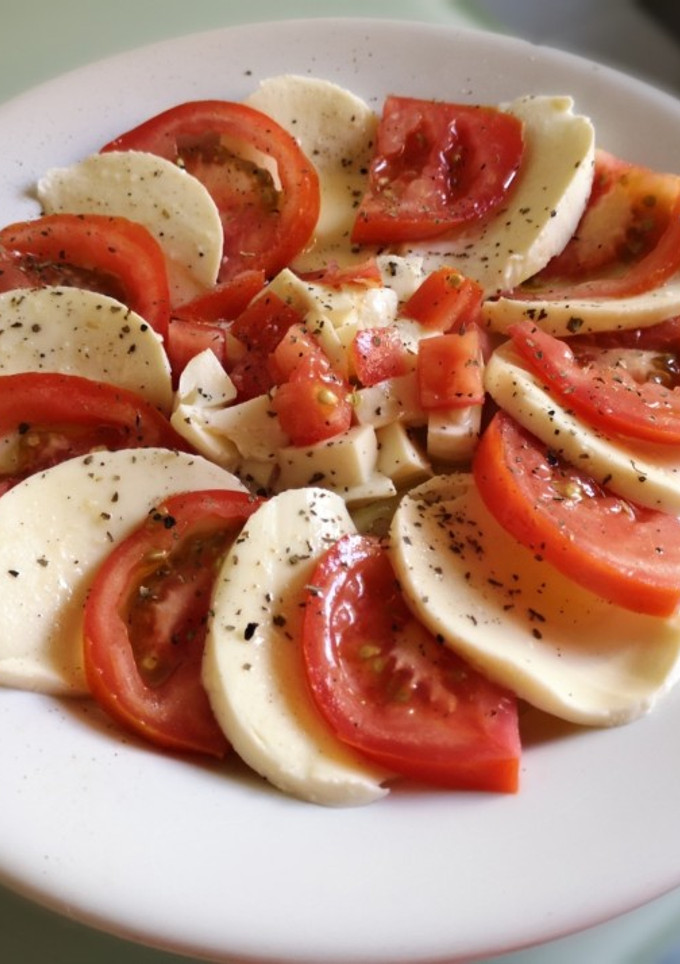 Una foto de Ensalada caprese sencilla