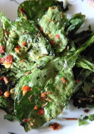 A picture of Baked Spinach Chips.