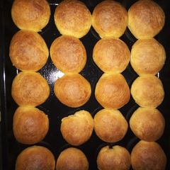A picture of Dinner rolls.