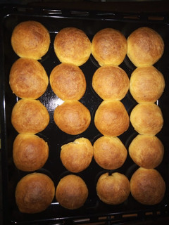 A picture of Dinner rolls.