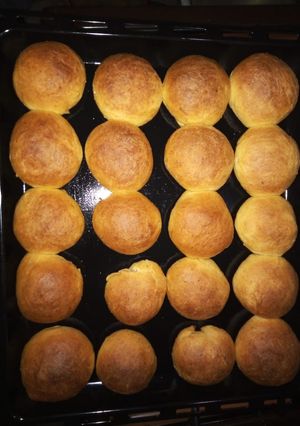 A picture of Dinner rolls.