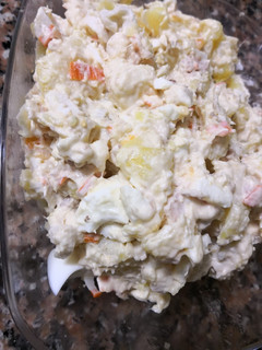 Una foto de Ensaladilla de atún y palitos de cangrejo 🦀