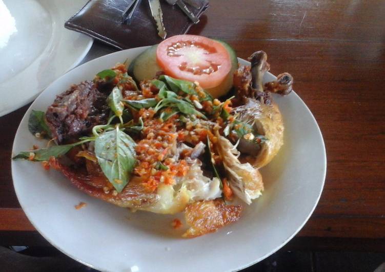 Resep Ayam bumbu kuning sambel penyet yang Lezat Sekali