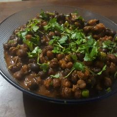 A picture of Matar Chole.