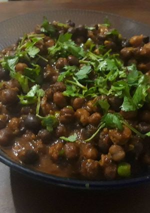 A picture of Matar Chole.