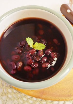 A picture of Pressure Cooker Black Glutinous Rice and Red Bean Soup (No Soaking Needed, Perfect for Winter!).