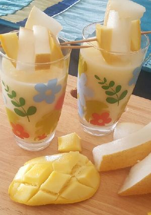 A picture of Honeydew Melon & Mango Smoothie.