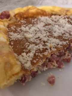 Una foto de Tortilla francesa de jamón serrano y queso