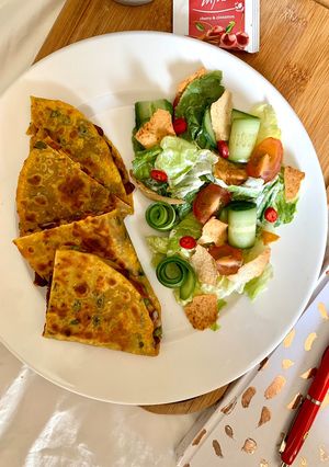 A picture of Thepla Quesadillas.