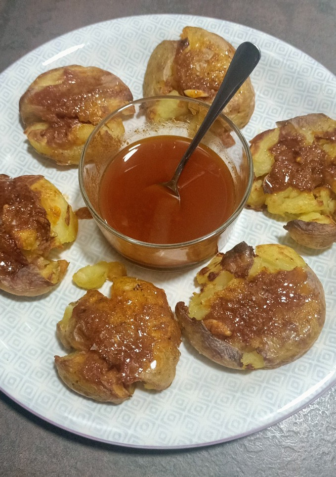 Una foto de Patatas aplastadas al horno con mojo picón