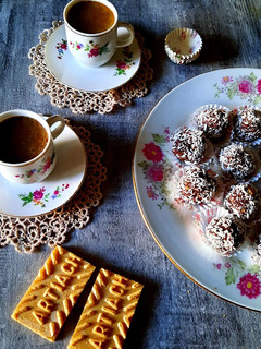 صورة لوصفة كرات بسكويت و شكولاتة صحي