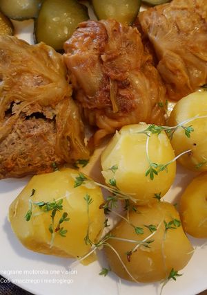 Zdjęcie przepisu ,,Gołąbki w obu wersjach w sosie pomidorowym,,.