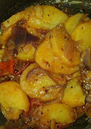 A picture of Tawa Aloo (Pan Fried Potatoes).
