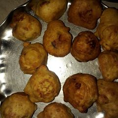 A picture of Batata vada.
